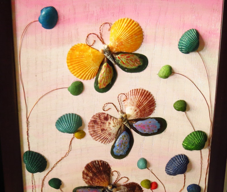 Muschel Schmetterling Wandkunst, Handgemachtes Muschelbild 33x43 cm, Acrylfarbe, Kupferdraht, Muschelkunst Deko