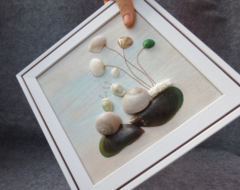 Schnecken Gemälde mit echten Muscheln, Muschel Kunst, Wohnkultur, 25x25x3 cm