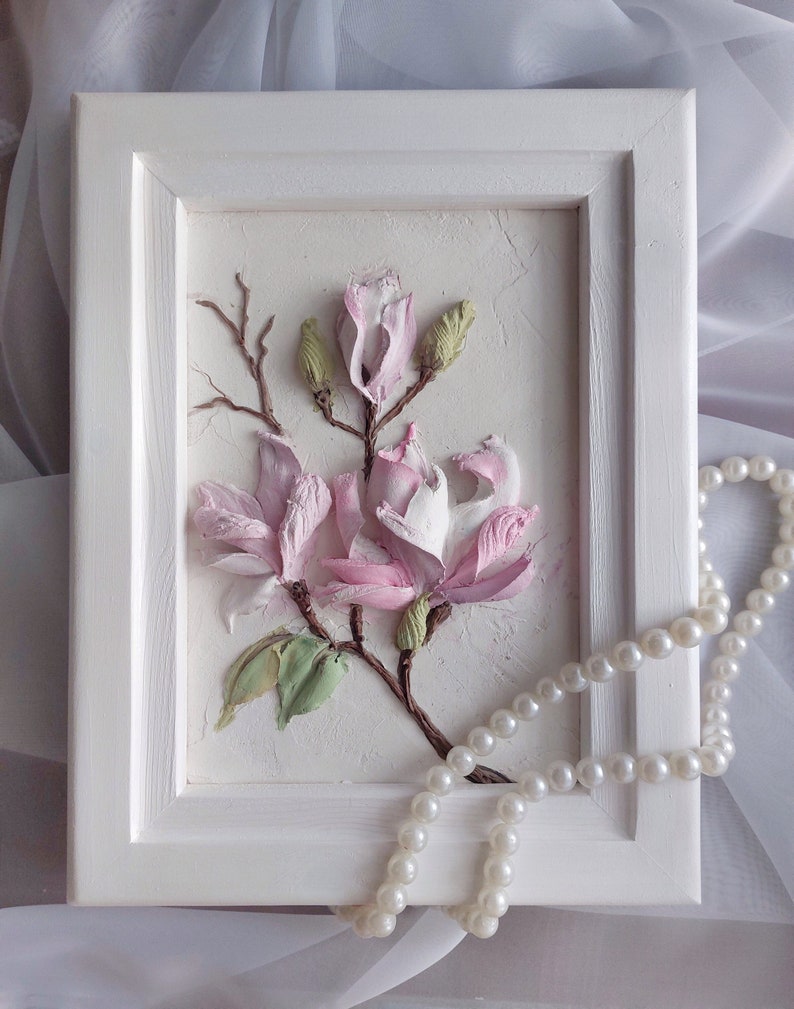 3D-Blumenmalerei Magnolien-Skulptur, Gipsblumen, Flachrelief, Wandkunst im weißen Holzrahmen, 25x17 cm