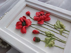 3D Gipsblumen Wanddekor, Mohnblume Skulptur Malerei, 25 x 17 cm, weißer Holzrahmen