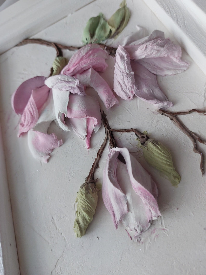 3D-Blumenmalerei Magnolien-Skulptur, Gipsblumen, Flachrelief, Wandkunst im weißen Holzrahmen, 25x17 cm