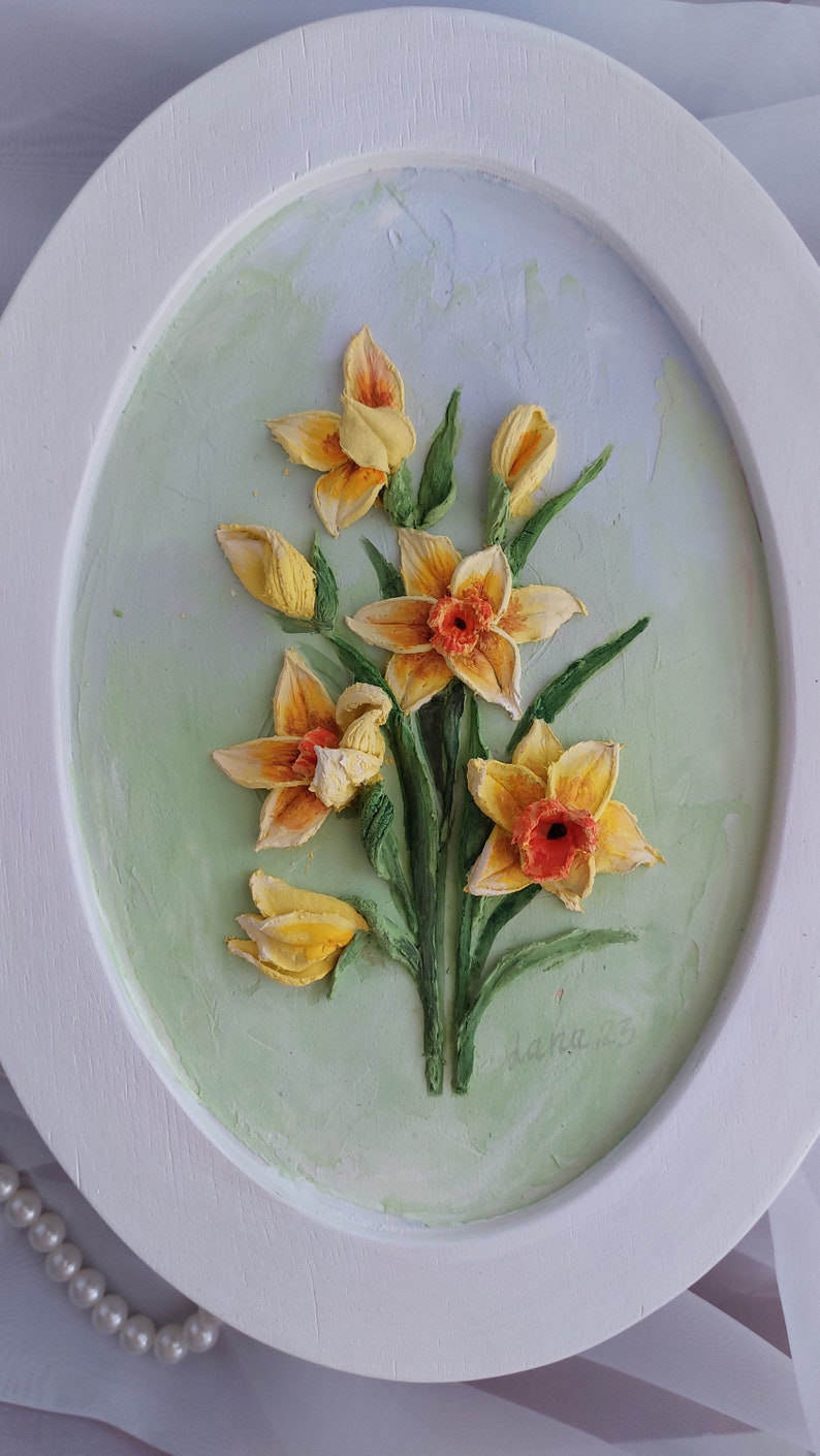 Skulpturale Narzissen-Blumenmalerei, Gelbe Blumen, Gipsplatten, 37,5x27,5 cm, Wanddekor