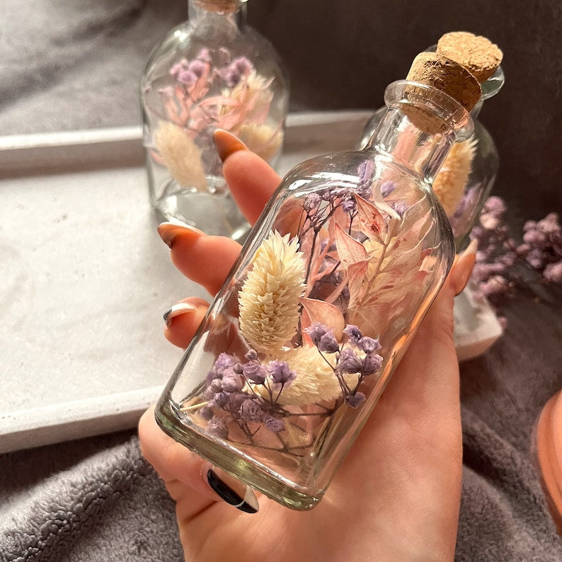 Trockenblumen Flasche mit Schleierkraut - Vase mit getrockneten Blumen - Tischdeko Hochzeit Balkon