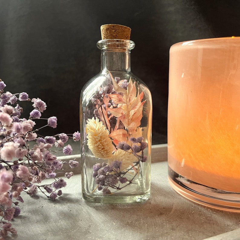 Trockenblumen Flasche mit Schleierkraut - Vase mit getrockneten Blumen - Tischdeko Hochzeit Balkon