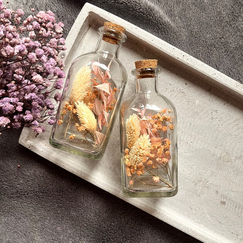 Trockenblumen Flasche mit Schleierkraut - Vase mit getrockneten Blumen - Tischdeko Hochzeit Balkon