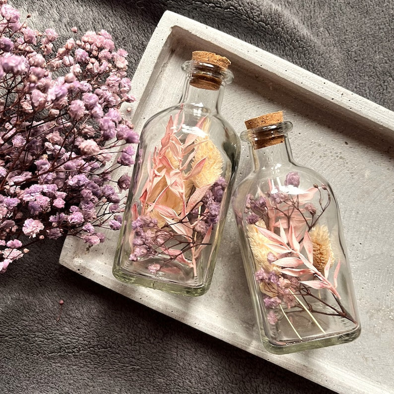 Trockenblumen Flasche mit Schleierkraut - Vase mit getrockneten Blumen - Tischdeko Hochzeit Balkon
