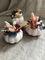 Herbstliches Trockenblumengesteck mit Kürbis aus Raysin Herbstdekoration
