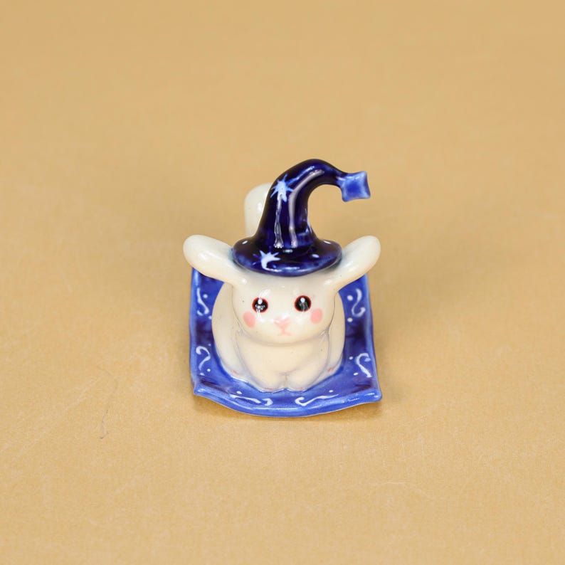 Keramik Hexe Hase Kuchen Topper mit Sternenhut und Kerzenhalter, blaue Basis, Halloween Tischdekoration