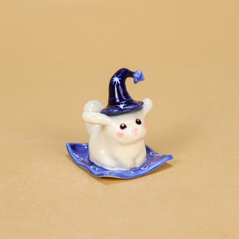Keramik Hexe Hase Kuchen Topper mit Sternenhut und Kerzenhalter, blaue Basis, Halloween Tischdekoration