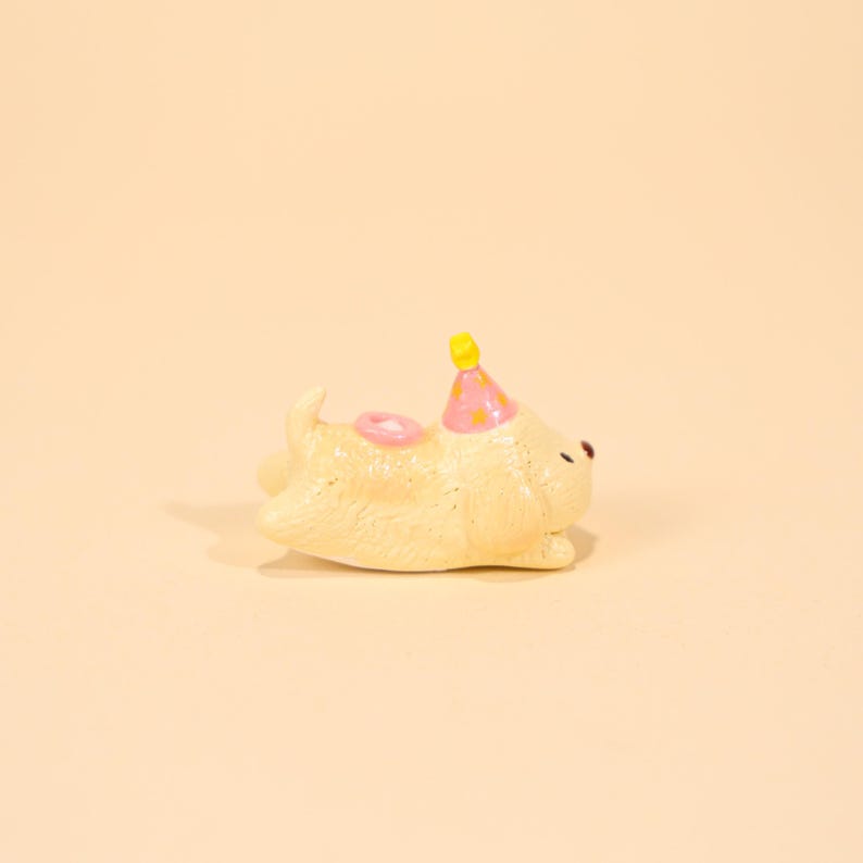 Cremefarbener Welpe Cake Topper mit rosa Partyhut Keramik Kerzenhalter Geburtstagsdekoration Hund Kuchen Dekor