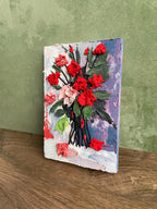 Rote Blumenrelief-Skulptur, Mixed Media Wandkunst, 8 x 12 cm, Strukturierte Abstrakte Blumenkunst