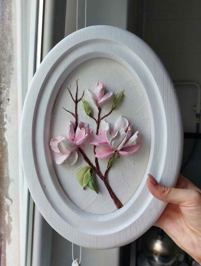 3D-Blumenmalerei Magnolien-Skulptur, Gipsblumen, Flachrelief, Wandkunst im weißen Holzrahmen, 25x17 cm