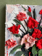 Rote Blumenrelief-Skulptur, Mixed Media Wandkunst, 8 x 12 cm, Strukturierte Abstrakte Blumenkunst