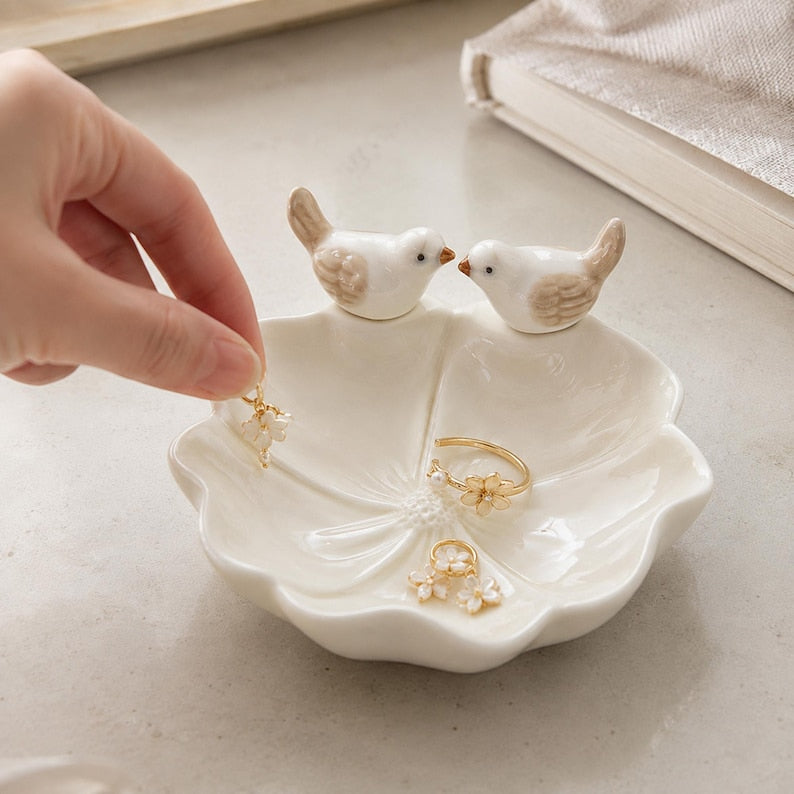 Keramik Ringablage mit Liebesvogelmotiv, Schmucktablett Blumenform, Eheringhalter für Paare, Weiß Rosa Blau Grün, 4,9 Zoll