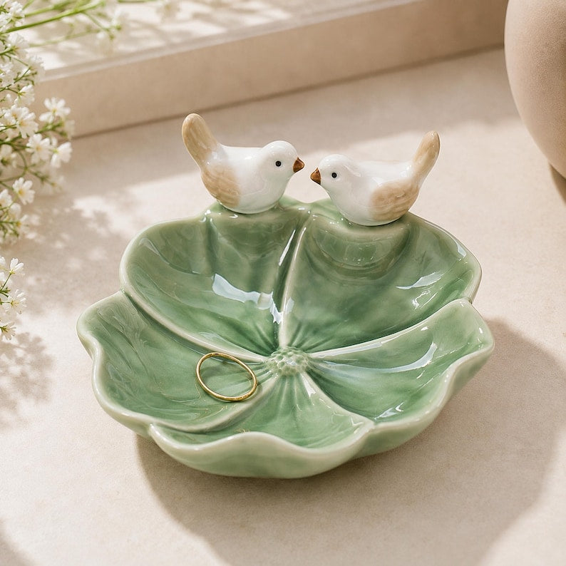Keramik Ringablage mit Liebesvogelmotiv, Schmucktablett Blumenform, Eheringhalter für Paare, Weiß Rosa Blau Grün, 4,9 Zoll
