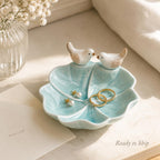 Keramik Ringablage mit Liebesvogelmotiv, Schmucktablett Blumenform, Eheringhalter für Paare, Weiß Rosa Blau Grün, 4,9 Zoll