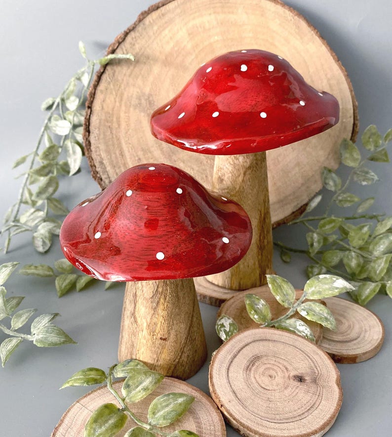 Fliegenpilz aus Holz mit roter Emaille – Herbstdekoration, Tischdekoration im Set (13-15 cm)