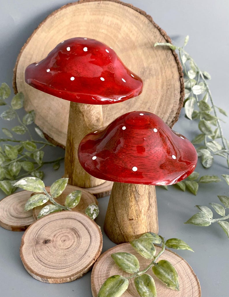 Fliegenpilz aus Holz mit roter Emaille – Herbstdekoration, Tischdekoration im Set (13-15 cm)